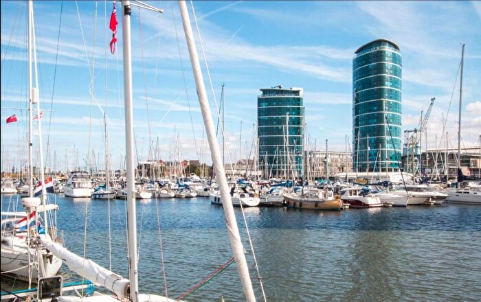 1 Bedroom Flat For Sale In Marina Point West, Dock Head Road, Chatham Maritime, ME4