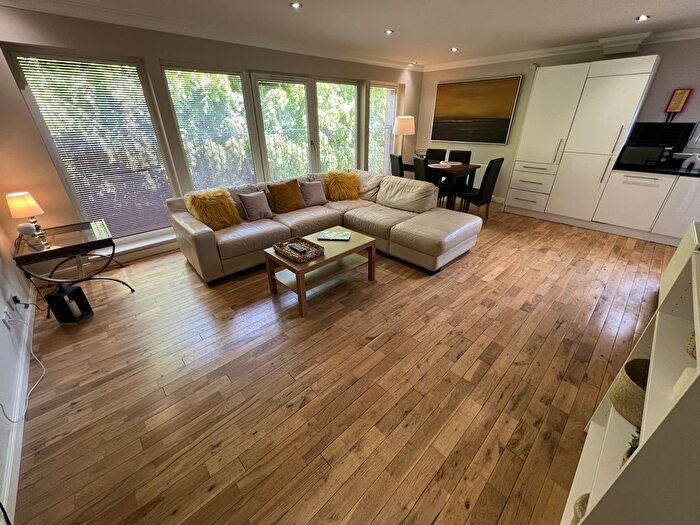 3 Bedroom Flat To Rent In Seaton Place, Aberdeen, AB24