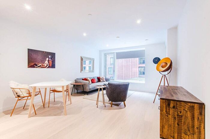 1 Bedroom Flat To Rent In Deacon Street, Elephant And Castle, London, SE17