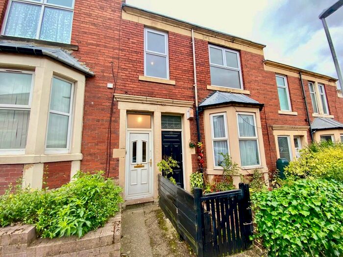 3 Bedroom Apartment To Rent In Miller Street, Bensham, NE8