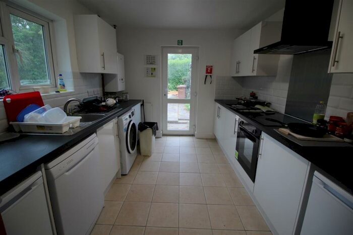 6 Bedroom Semi-Detached House To Rent In **&#;pppw** Hawton Crescent, Wollaton, Nottingham, NG8