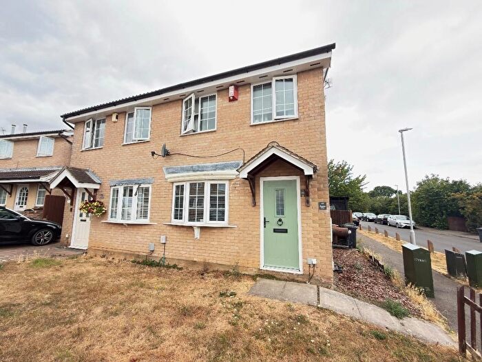 2 Bedroom Semi Detached House For Sale In Rochford Drive, Wigmore, Luton, Bedfordshire, LU2