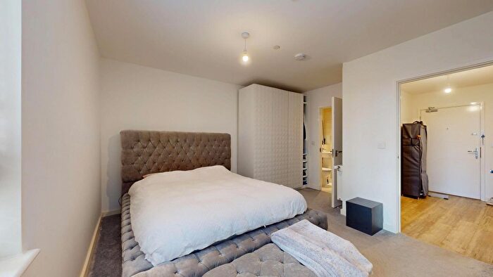 1 Bedroom Flat To Rent In Lakeside Drive, London, NW10