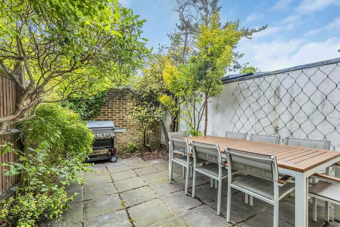 1 Bedroom Flat To Rent In Brancaster Mews, East Sheen, SW14