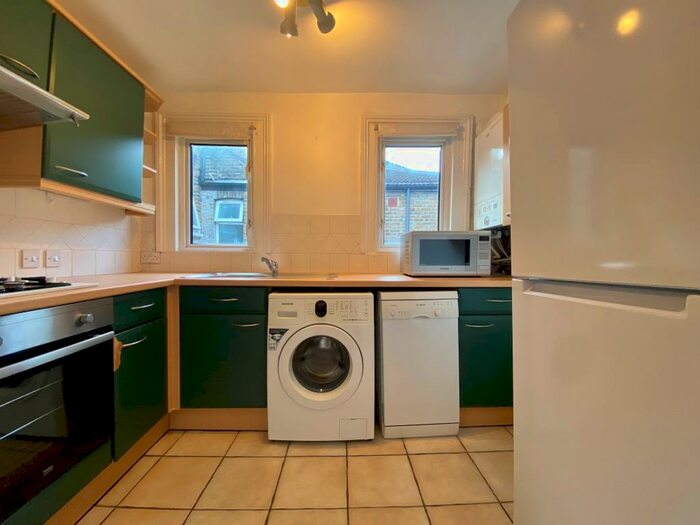 2 Bedroom Flat To Rent In Hermitage Road, Harringay Green Lanes, London, E5