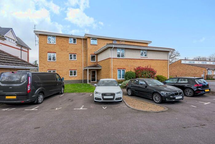 2 Bedroom Apartment To Rent In Rowley Close, Bracknell, RG12