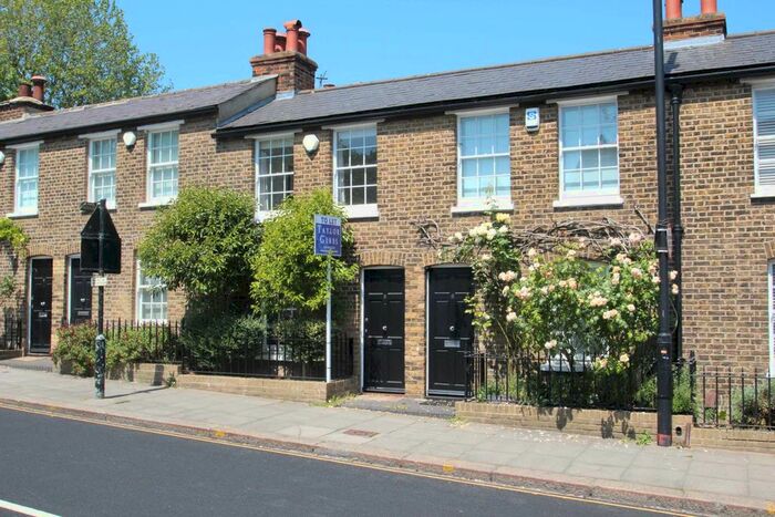 2 Bedroom Terraced House To Rent In Castle Yard, Highgate, N6