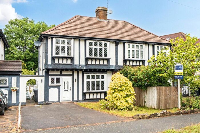 3 Bedroom Semi-Detached House For Sale In Windermere Road, Coulsdon, CR5
