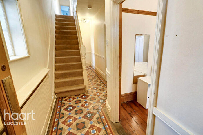 6 Bedroom End Of Terrace House For Sale In Victoria Park Road, Leicester, LE2