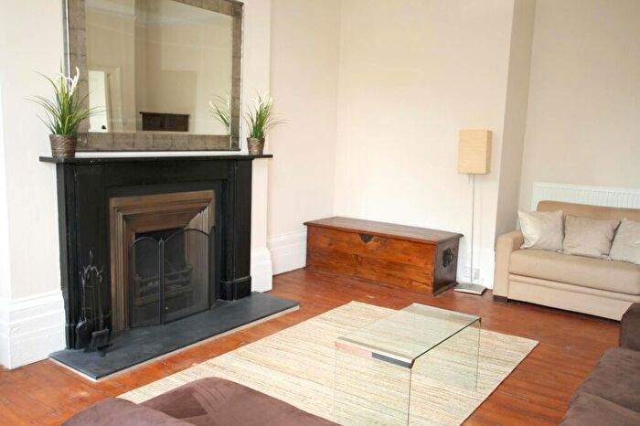 2 Bedroom Flat To Rent In Lansdown Place, Cheltenham, Gloucestershire, GL50