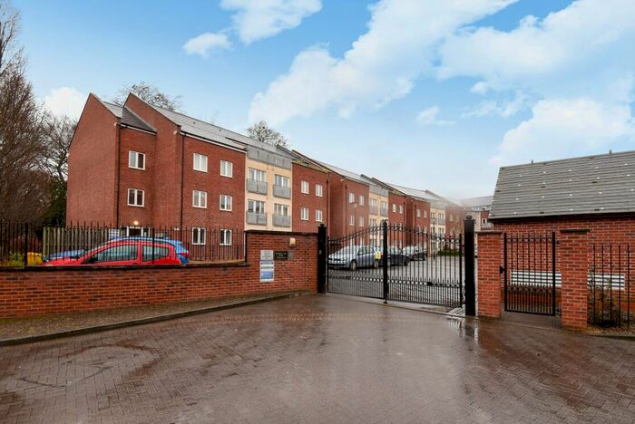 3 Bedroom Flat To Rent In Beech Road, Headington, OX3