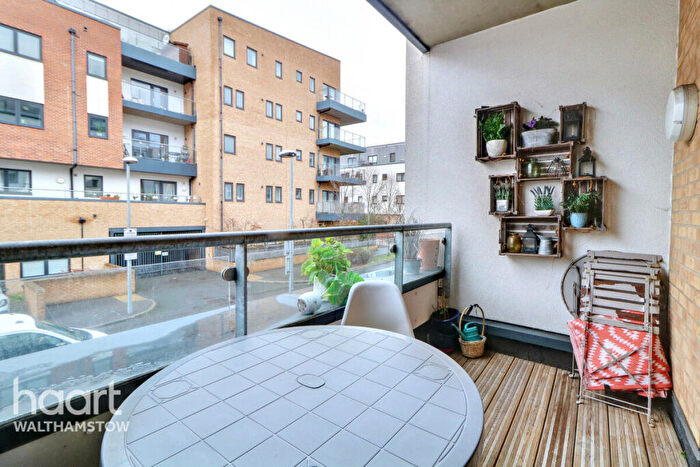 1 Bedroom Apartment For Sale In Thornbury Way, London, E17