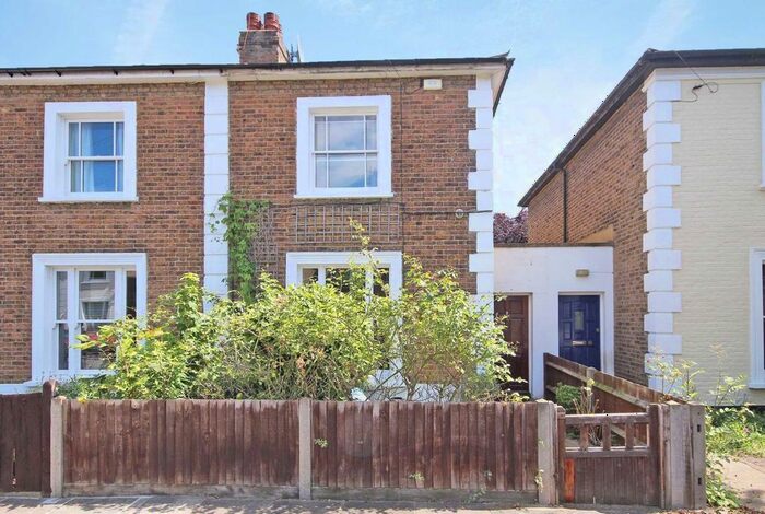 2 Bedroom Property To Rent In Sheendale Road, Richmond, TW9