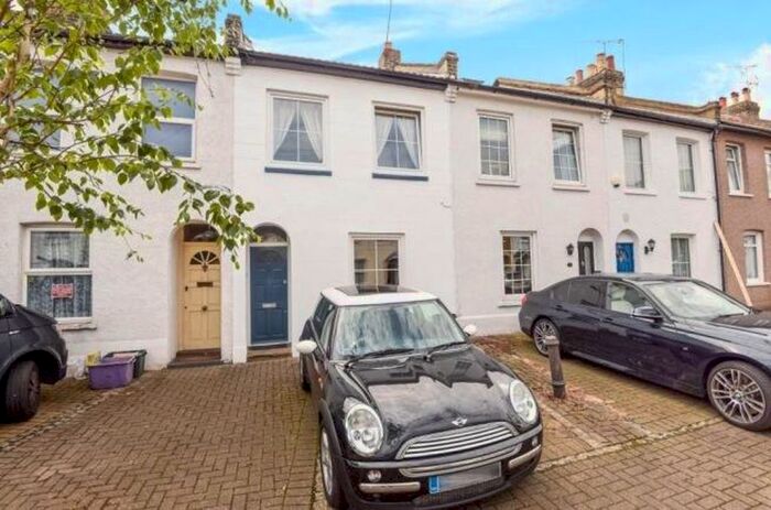 2 Bedroom Property To Rent In Gladstone Road, Wimbledon SW19