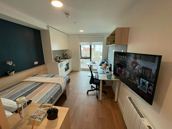 1 Bedroom Private Hall To Rent In High Street, Southampton, SO14