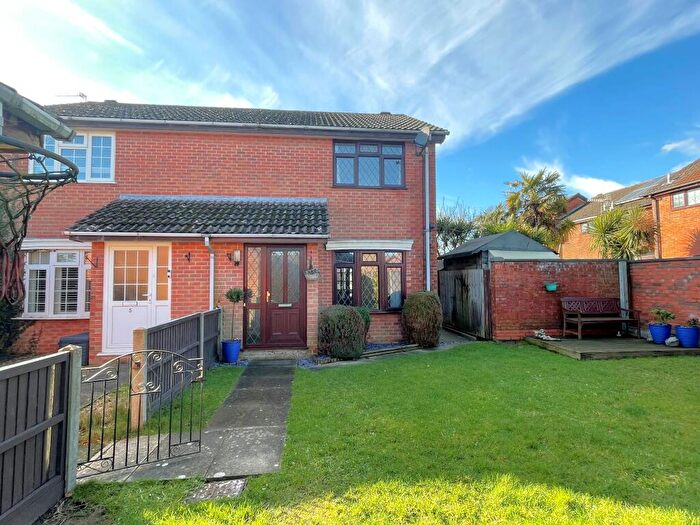 2 Bedroom End Of Terrace House For Sale In Wedgewood Close, Holbury, SO45