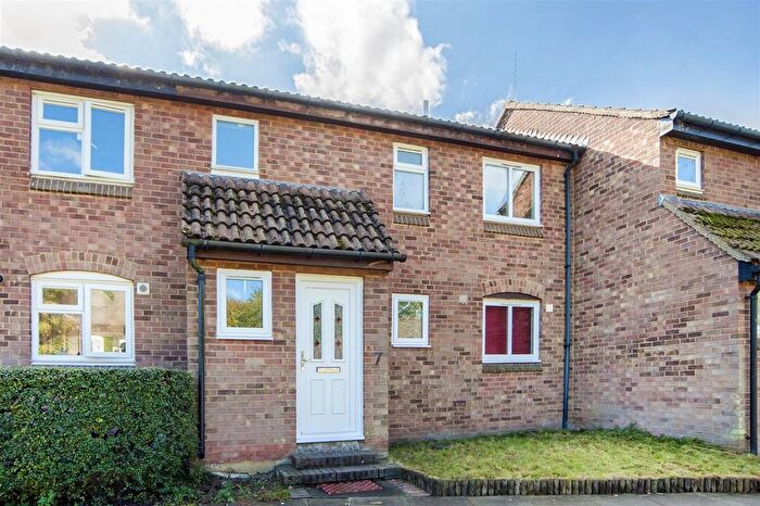 3 Bedroom Terraced House For Sale In Woodside Avenue, Chartham, CT4