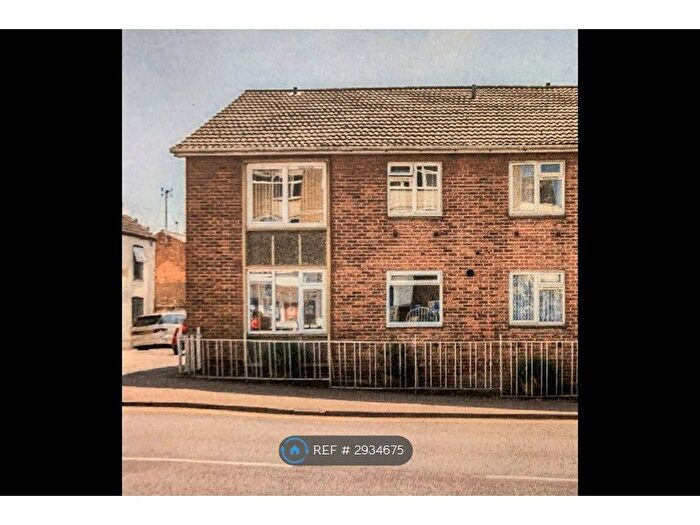 2 Bedroom Flat To Rent In Dell House, Leamington Spa, CV32