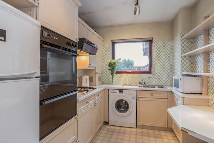 1 Bedroom Flat For Sale In Corner Finchley Road And West Heath Avenue, Greater London, NW11