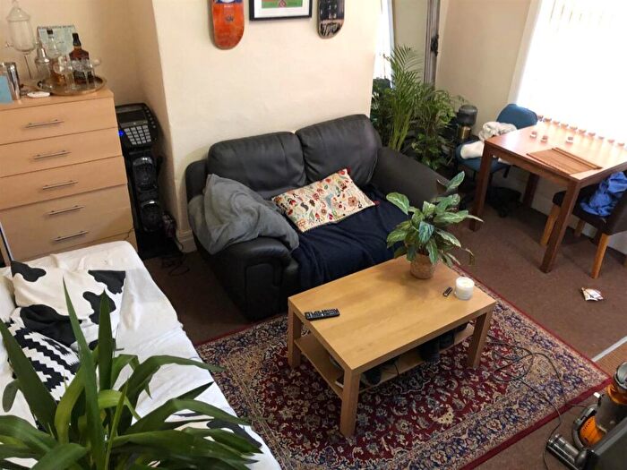 2 Bedroom House To Rent In Elizabeth Street, Leeds, LS6