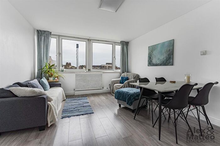 1 Bedroom Flat To Rent In Fulmar House, Surrey Quays, SE16