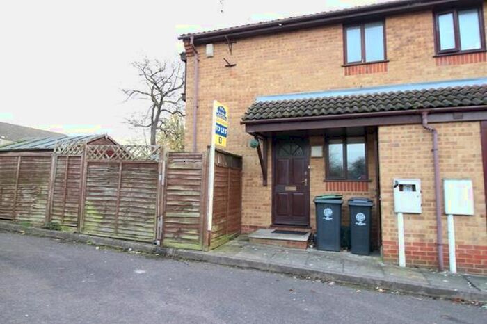 2 Bedroom Property To Rent In Aspen Close, Rushden, NN10
