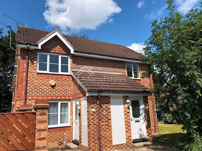 2 Bedroom Flat To Rent In Wormalds View, Dewsbury, WF12