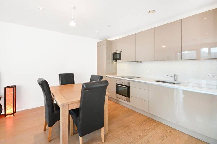 1 Bedroom Flat To Rent In Tyler Court, New Paragon Walk, London, , Elephant And Castle, London, SE17
