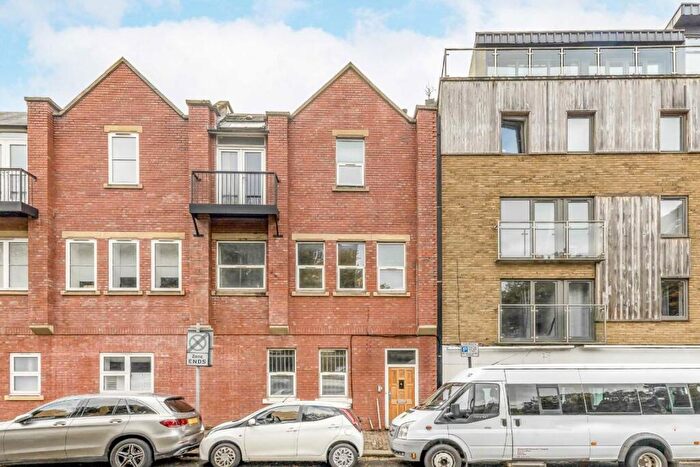 2 Bedroom Flat To Rent In Yukon Road, Balham, SW12