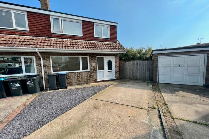 3 Bedroom Semi-Detached House To Rent In The Hawthorns, Broadstairs, CT10