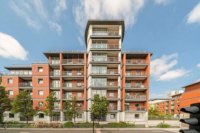 3 Bedroom Flat For Sale In Holland Gardens, Brentford, TW8