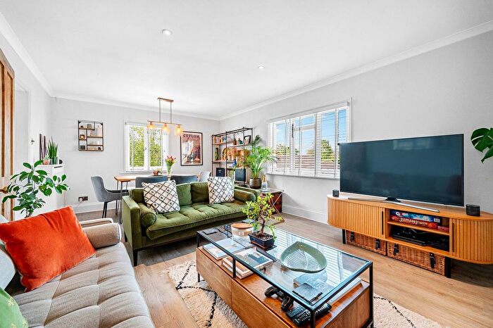 2 Bedroom Flat For Sale In Rydens Road, Walton-On-Thames, KT12