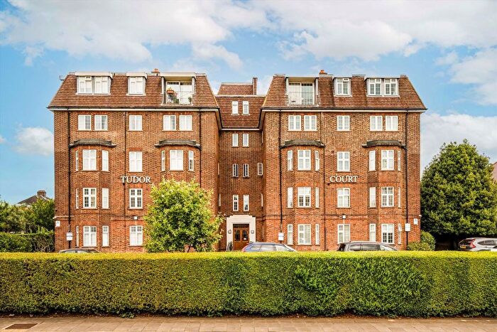 3 Bedroom Flat To Rent In Gunnersbury Avenue, Ealing, W5