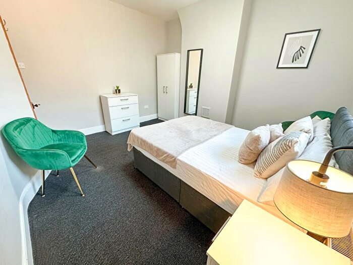 1 Bedroom House To Rent In Clapham Road (Room ), L4