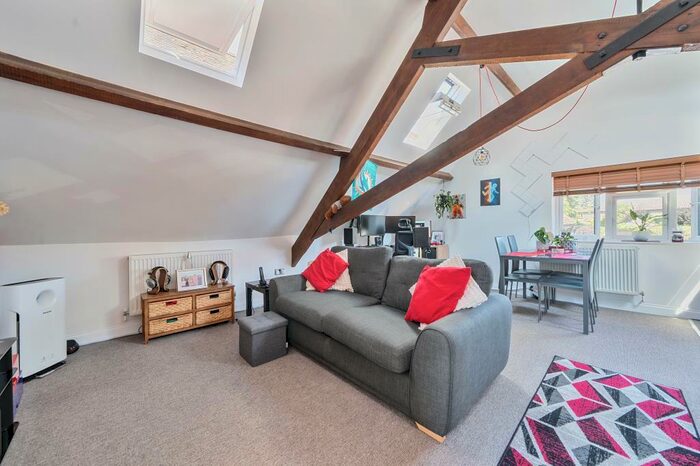 2 Bedroom Maisonette To Rent In Low Lane, Calcot, RG31
