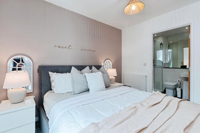 2 Bedroom Flat For Sale In Madeira Road, Bournemouth, Dorset, BH1