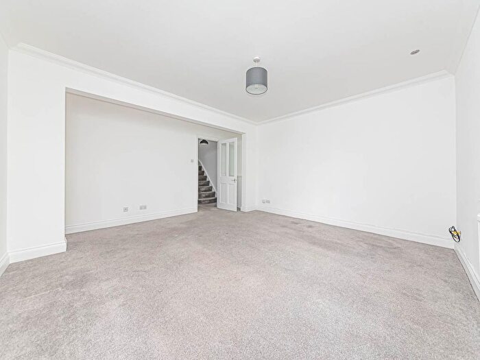 2 Bedroom Flat To Rent In London Road, Ascot, Berkshire, SL5