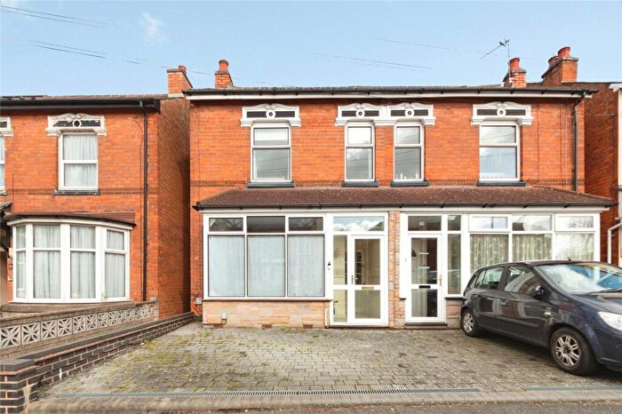 3 Bedroom Semi Detached House For Sale In Oxford Road, Acocks Green, Birmingham, West Midlands, B27