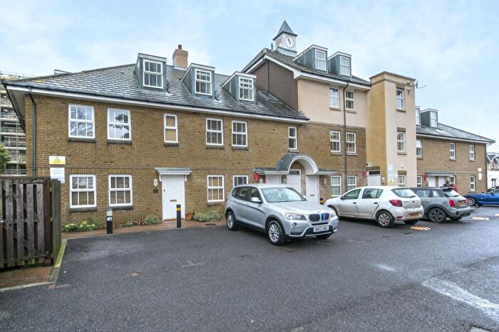 2 Bedroom Flat To Rent In West Cliff Road, West Cliff, BH2