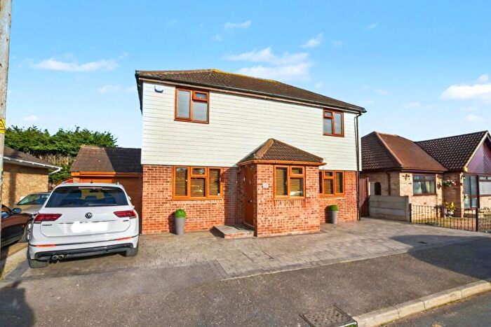 4 Bedroom Detached House For Sale In Waalwyk Drive, Canvey Island, SS8