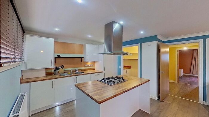 3 Bedroom Flat To Rent In Maplewood Park, Edinburgh, EH12
