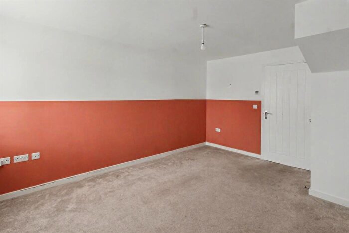 3 Bedroom Terraced House To Rent In Beamlight Road, Eastwood, Nottingham, NG16