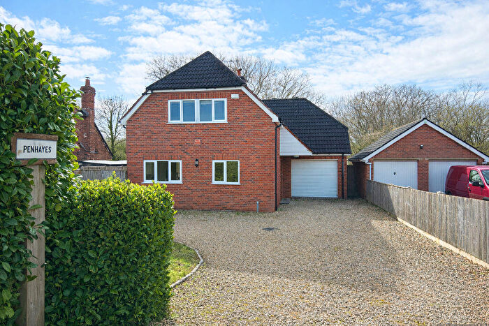 3 Bedroom Detached House For Sale In Hindon Road, Dinton, SP3
