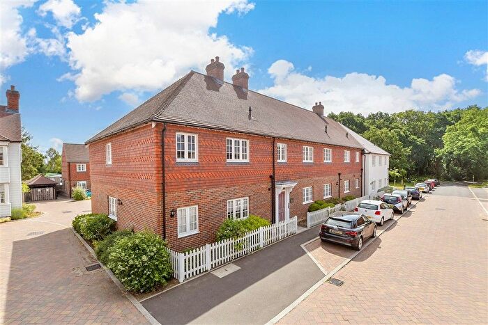 2 Bedroom Flat For Sale In Three Fields Road, Tenterden, Kent, TN30