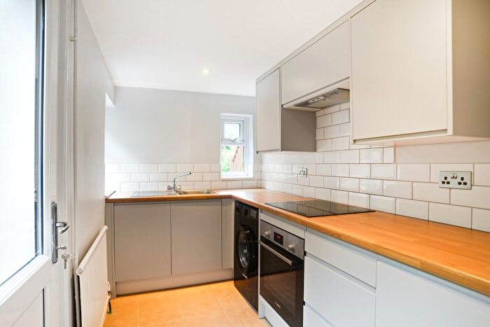 1 Bedroom Flat To Rent In Woodbridge Road, Town Centre, Guildford, GU1