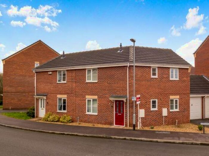 3 Bedroom Semi-Detached House To Rent In College Way, NG8