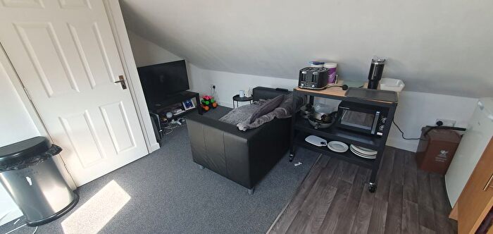 1 Bedroom Flat To Rent In Flora Street, Cathays, Cardiff, CF24