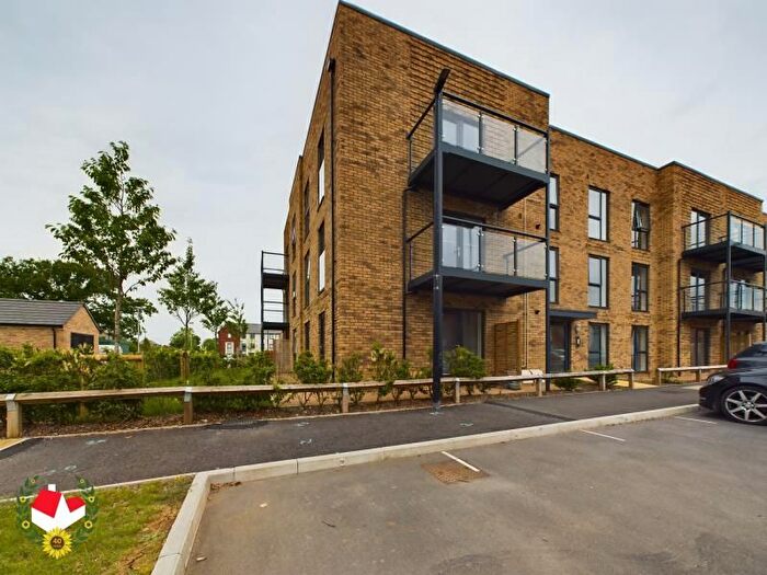 2 Bedroom Flat To Rent In Minett Road, Yate, Bristol, BS37