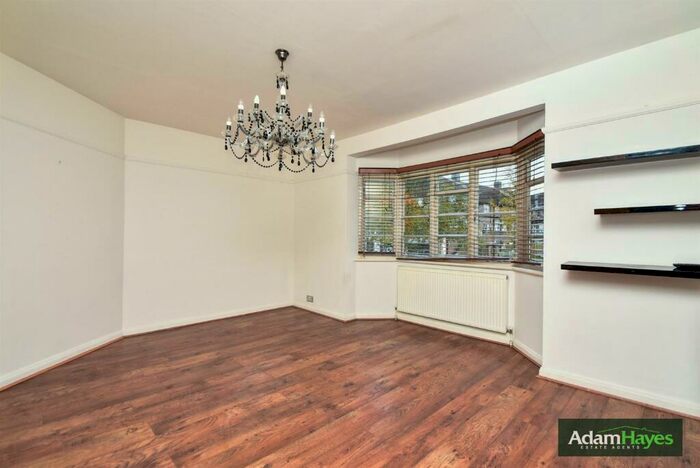 2 Bedroom Apartment To Rent In Ossulton Way, East Finchley, N2