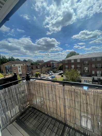 1 Bedroom Flat To Rent In Gareth Drive, London, N9